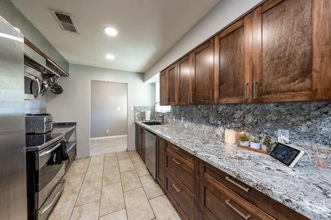 194 W Spruce Ave, Lemoore, CA 93245 photo 6