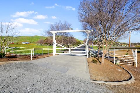 30923 Horse Dr, Exeter, CA 93221 photo 5