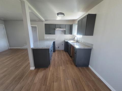 425 E Parker Ct, Visalia, CA 93291 photo 4