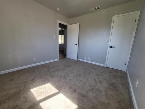 425 E Parker Ct, Visalia, CA 93291 photo 8