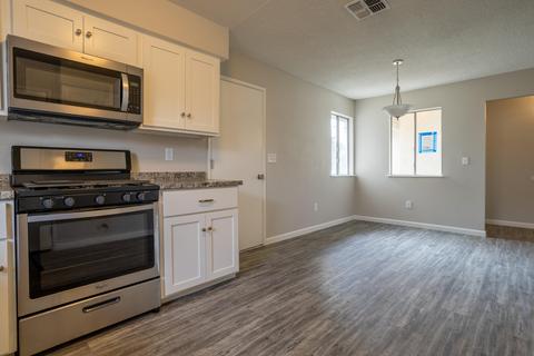 1230 E Myrtle St, Hanford, CA 93230 photo 4