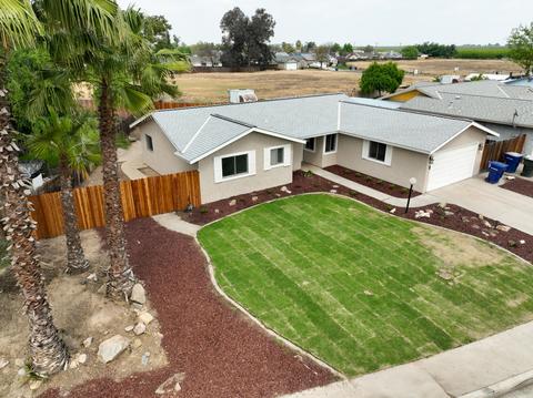 1230 E Myrtle St, Hanford, CA 93230 photo 1