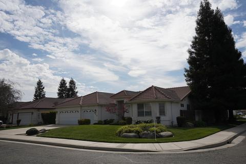 3015 S Tracy St, Visalia, CA 93292
