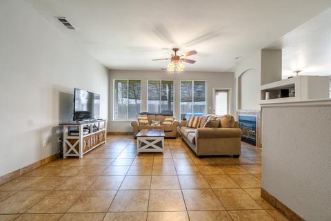 524 Mallard Ave, Lemoore, CA 93245 photo 5