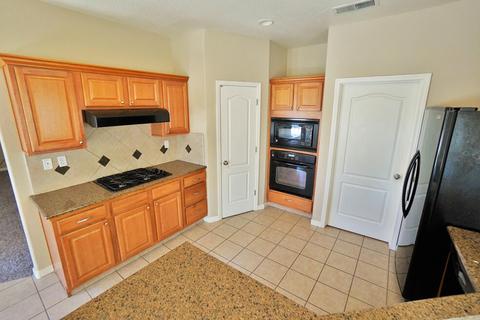 1129 Freedom Dr, Lemoore, CA 93245 photo 15