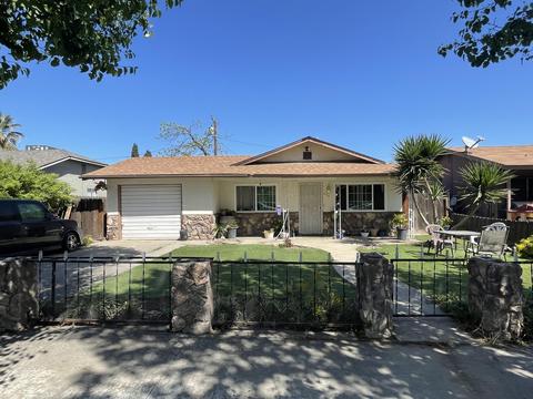 636 E Sonora Ave, Tulare, CA 93274 photo 2
