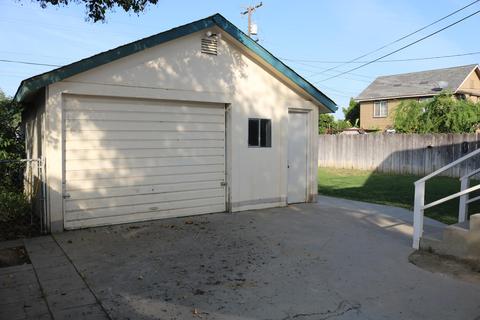316 N C St, Exeter, CA 93221 photo 2