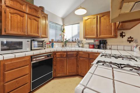 1003 E Ferguson Ave, Visalia, CA 93292 photo 14