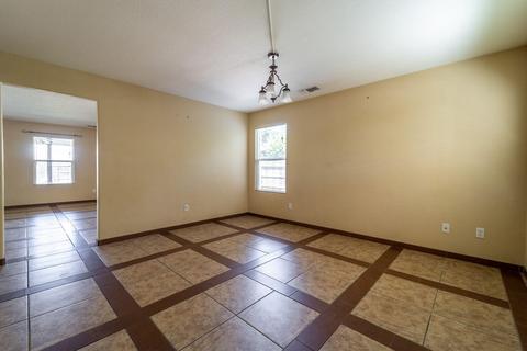 905 Haven Ct, Tulare, CA 93274 photo 3