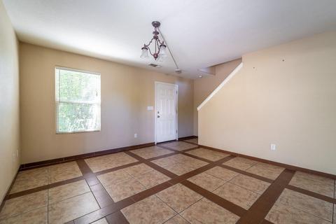 905 Haven Ct, Tulare, CA 93274 photo 4