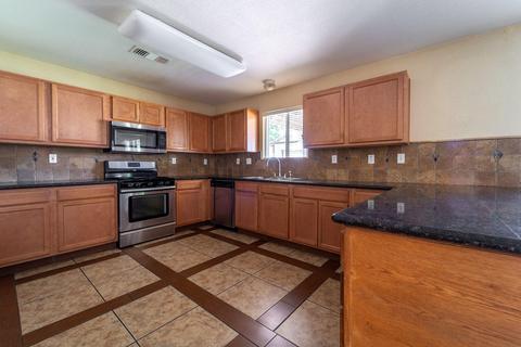 905 Haven Ct, Tulare, CA 93274 photo 8