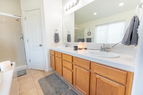 1035 Tranquility Ct, Lemoore, CA 93245 photo 40