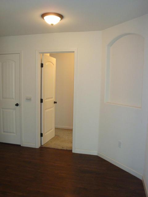 1127 E Vine Ct, Visalia, CA 93292 photo 5