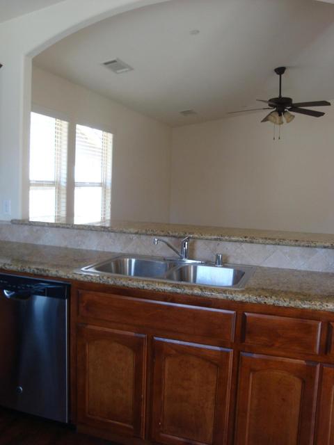 1127 E Vine Ct, Visalia, CA 93292 photo 12
