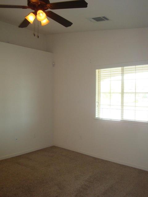 1127 E Vine Ct, Visalia, CA 93292 photo 6