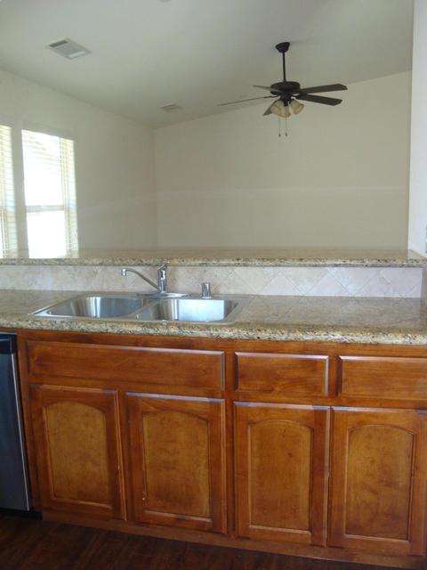1127 E Vine Ct, Visalia, CA 93292 photo 10