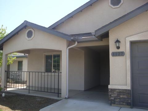 1127 E Vine Ct, Visalia, CA 93292 photo 2