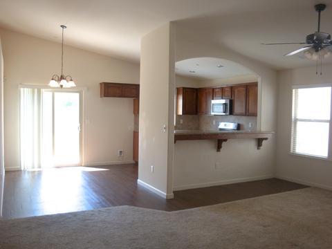 1127 E Vine Ct, Visalia, CA 93292 photo 3
