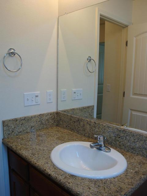 1127 E Vine Ct, Visalia, CA 93292 photo 14