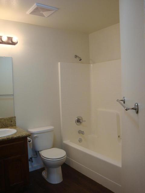 1127 E Vine Ct, Visalia, CA 93292 photo 8