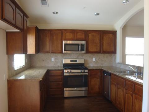 1127 E Vine Ct, Visalia, CA 93292 photo 11