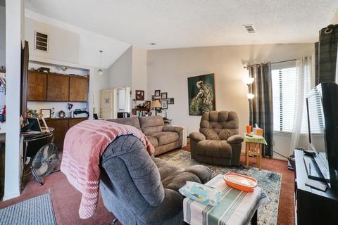 636 E Harold Ave, Visalia, CA 93292 photo 14