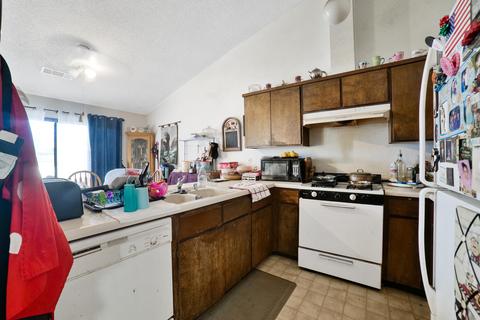 636 E Harold Ave, Visalia, CA 93292 photo 15