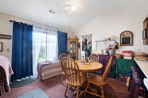 636 E Harold Ave, Visalia, CA 93292 photo 6
