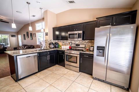 3640 S Pride Ct, Visalia, CA 93277 photo 5