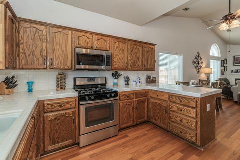 1409 Hawthorn St, Lemoore, CA 93245 photo 4