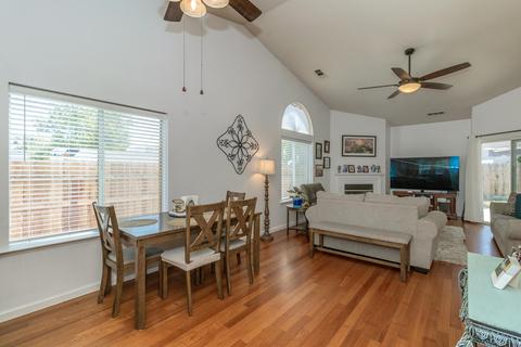 1409 Hawthorn St, Lemoore, CA 93245 photo 9