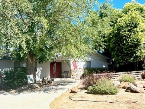 1492 E Boyer Dr, Tulare, CA 93274 photo 2