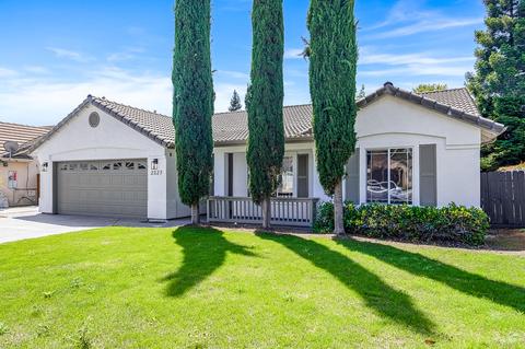 2327 E Beech Ct, Visalia, CA 93292 photo 1
