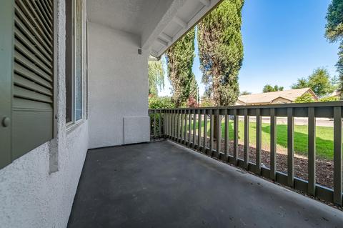 2327 E Beech Ct, Visalia, CA 93292 photo 2
