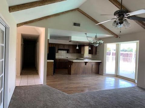 668 E Ann Dr, Reedley, CA 93654 photo 2