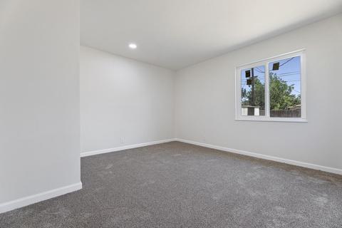 904 E Myrtle Ave, Visalia, CA 93292 photo 11