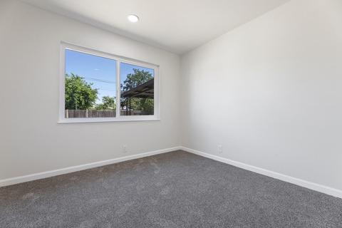 904 E Myrtle Ave, Visalia, CA 93292 photo 9