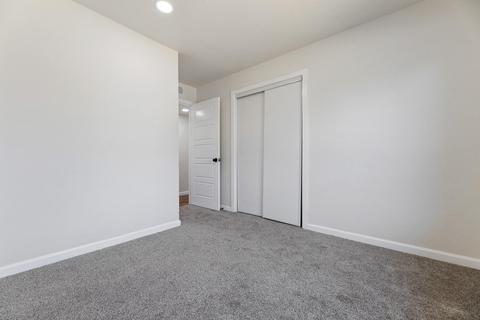 904 E Myrtle Ave, Visalia, CA 93292 photo 10