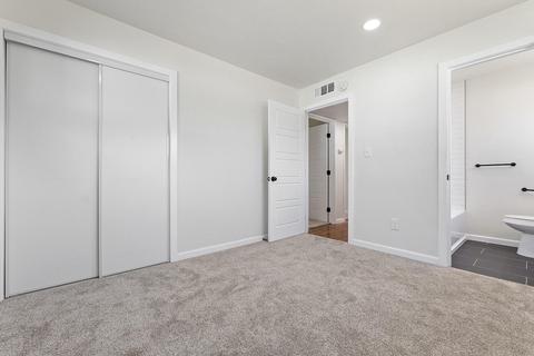 904 E Myrtle Ave, Visalia, CA 93292 photo 17