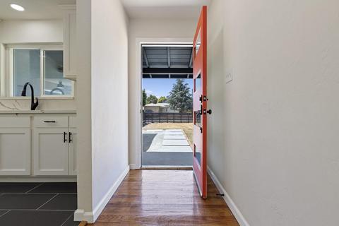 904 E Myrtle Ave, Visalia, CA 93292 photo 5