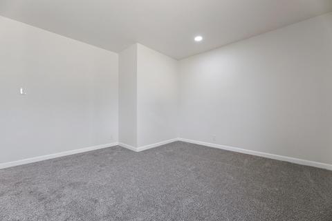 904 E Myrtle Ave, Visalia, CA 93292 photo 13