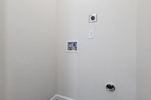 904 E Myrtle Ave, Visalia, CA 93292 photo 7