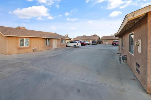 409 E Warren Ave, Bakersfield, CA 93308 photo 8