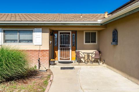 299 Spruce Pl, Lemoore, CA 93245 photo 2