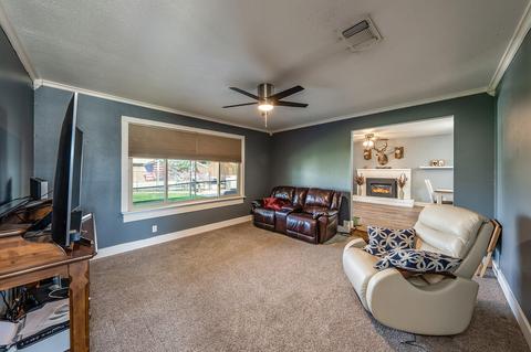 299 Spruce Pl, Lemoore, CA 93245 photo 4