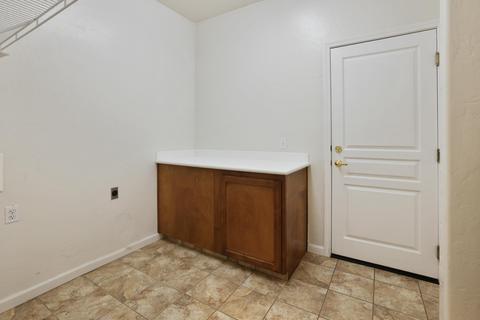 625 E Chestnut Ave, Visalia, CA 93292 photo 39