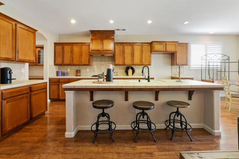 625 E Chestnut Ave, Visalia, CA 93292 photo 16