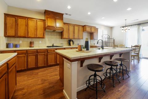 625 E Chestnut Ave, Visalia, CA 93292 photo 15
