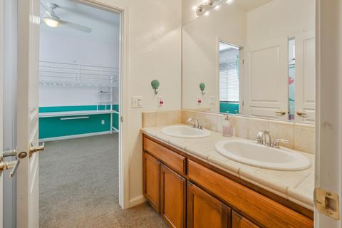 625 E Chestnut Ave, Visalia, CA 93292 photo 34
