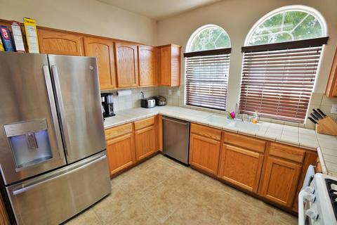 1588 Redbud St, Lemoore, CA 93245 photo 10